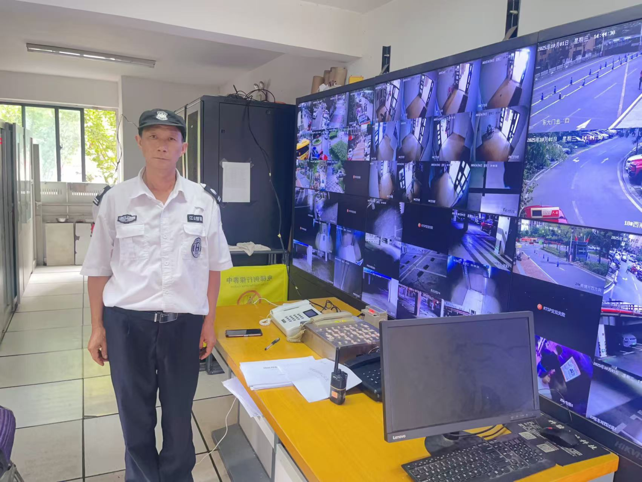 國(guó)慶在崗 | 堅(jiān)守一線崗位,保障假期運(yùn)營(yíng) 國(guó)慶在崗 | 堅(jiān)守一線崗位,保障假期運(yùn)營(yíng)